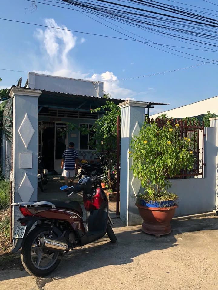 Bán đất tặng nhà cấp 4 Đường số 13, Long Hương, Bà Rịa 150m² giá 2,1 tỷ - Cơ hội đầu tư tuyệt vời!