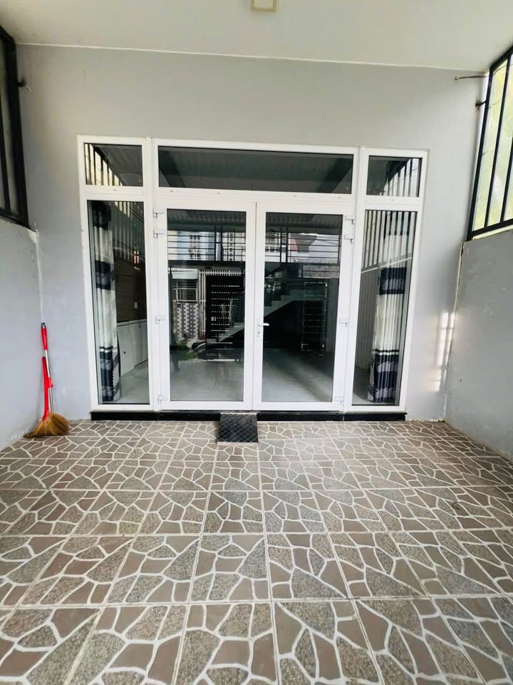 Nhà mặt tiền Vũ Trọng Phụng Rạch Giá 100m² giá 2 tỷ - Pháp lý đầy đủ, sẵn sàng vào ở!