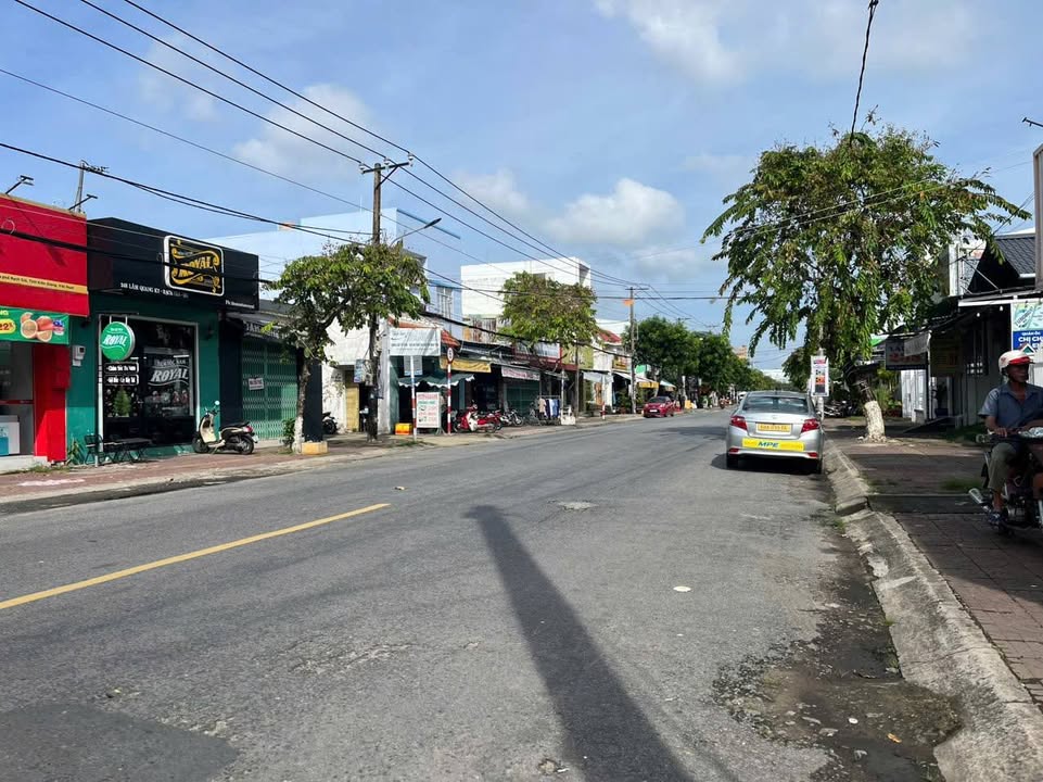 Bán nhà mặt tiền Lâm Quang Ky, Rạch Giá 192m² giá 8 tỷ - Đầu tư sinh lời ngay!