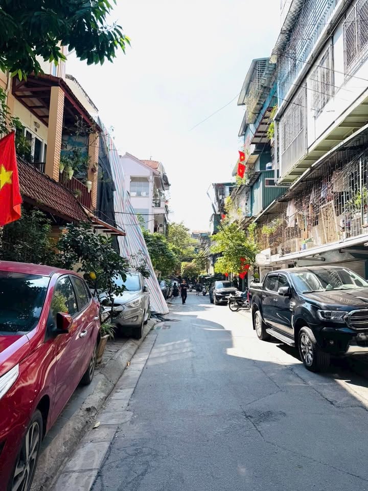 Nhà riêng Hoàng Mai 74m² giá 7.4 tỷ - Sổ đỏ chính chủ, vị trí thuận lợi!