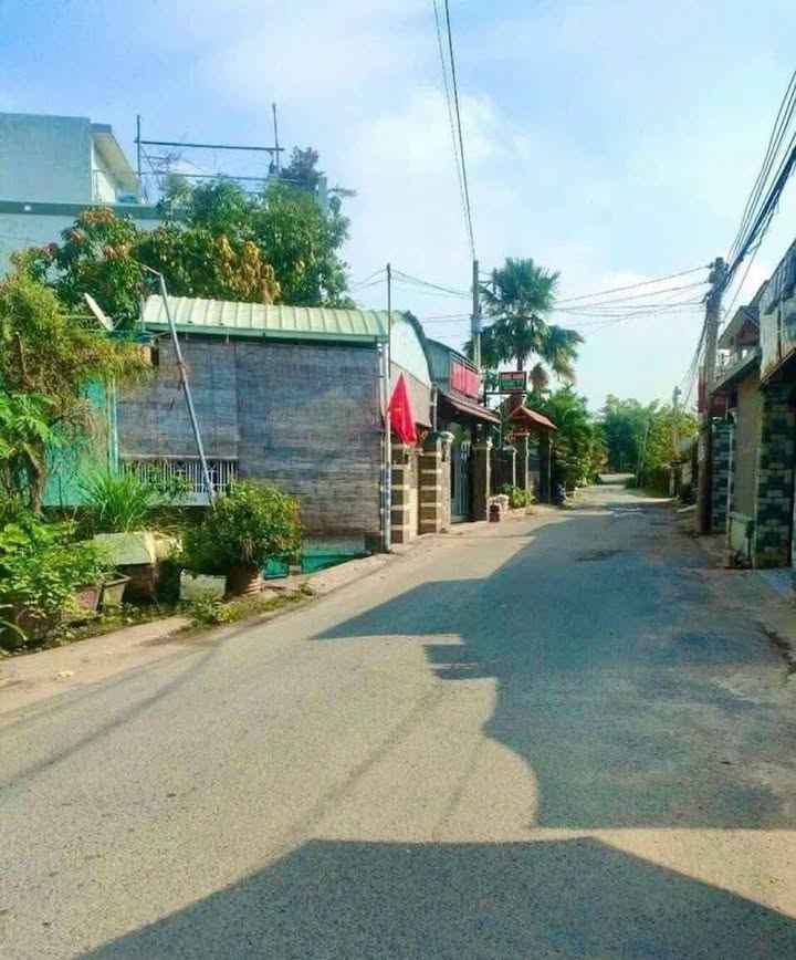 Đất thổ cư Hưng Định 98.5m² giá 2 tỷ - Sổ hồng chính chủ, gần chợ và trường học!