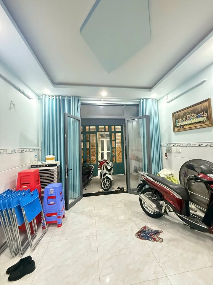 Nhà 3 Tầng Bùi Thế Mỹ, Tân Bình 84m² giá 8 tỷ - Nở hậu tài lộc, có thang máy!