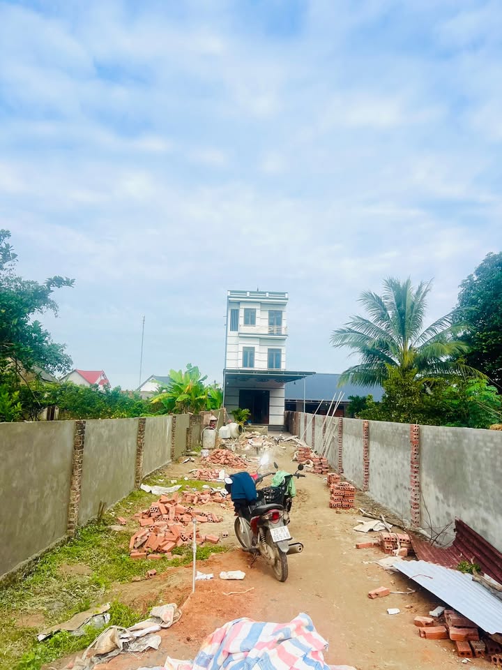 Nhà 3 Tầng Đẹp Tiên Phong, Phổ Yên 340m² giá 2 tỷ - Không gian yên tĩnh lý tưởng!