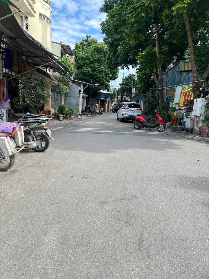 Đất Ngọc Thụy Long Biên 33m² giá 7 tỷ - Sổ đỏ chính chủ, ô tô vào tận nơi!