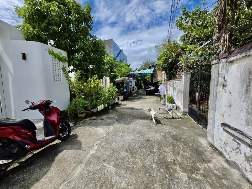 Nhà vườn Phường Bình Thuận, Phan Thiết 200m² giá 2.15 tỷ - Gần hồ bơi Quốc Hùng!