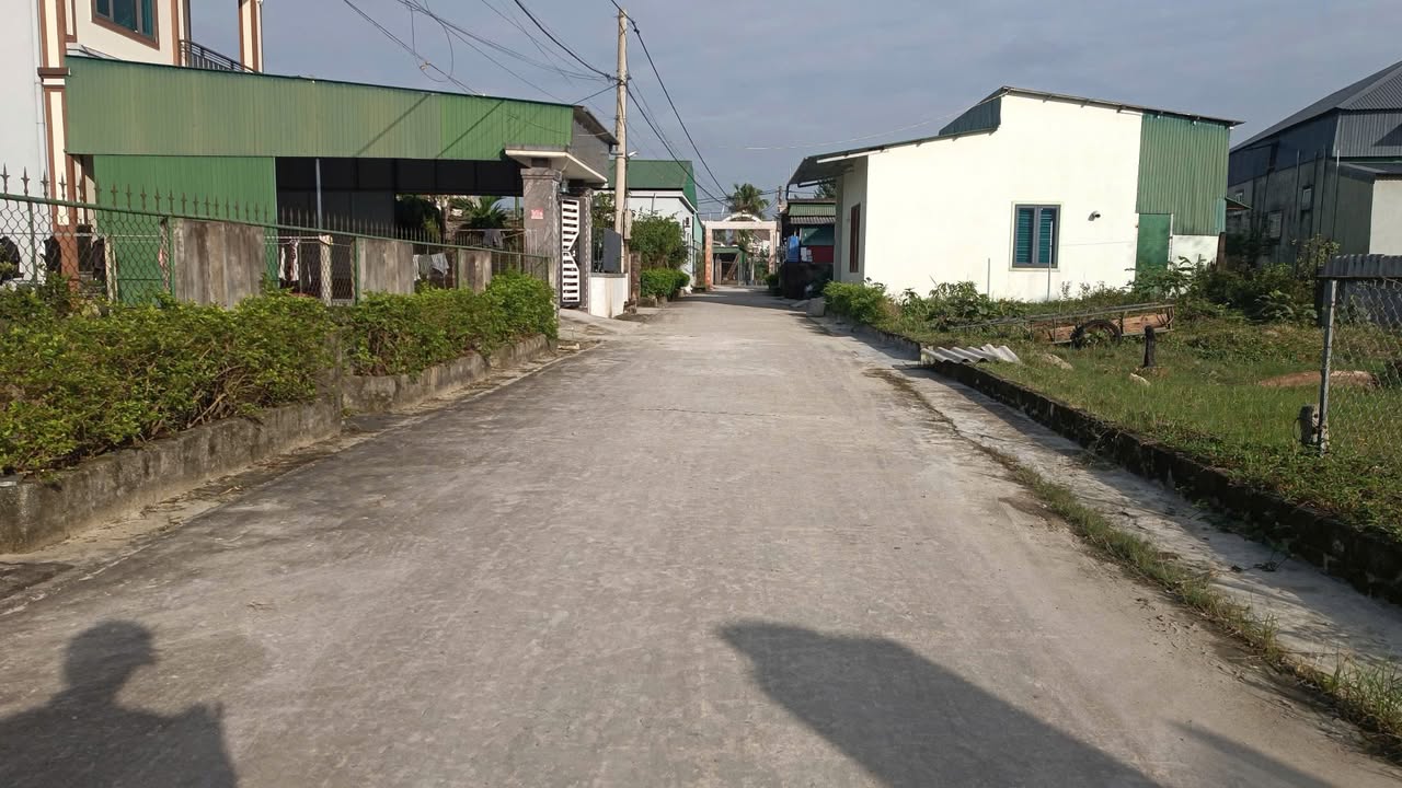 Bán đất Thạch Hưng, TP Hà Tĩnh 140m² giá 2 tỷ - Đường lớn, vị trí thuận lợi!