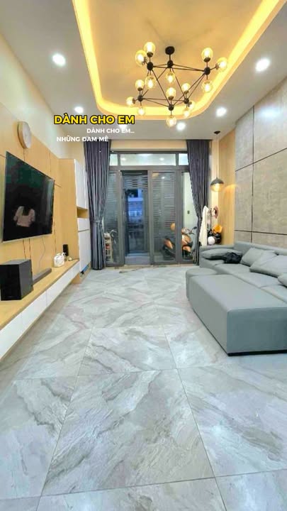 Nhà phố Cách Mạng Tháng 8, Quận 10 - 120m² giá 10 tỷ - Hướng Đông tài lộc!