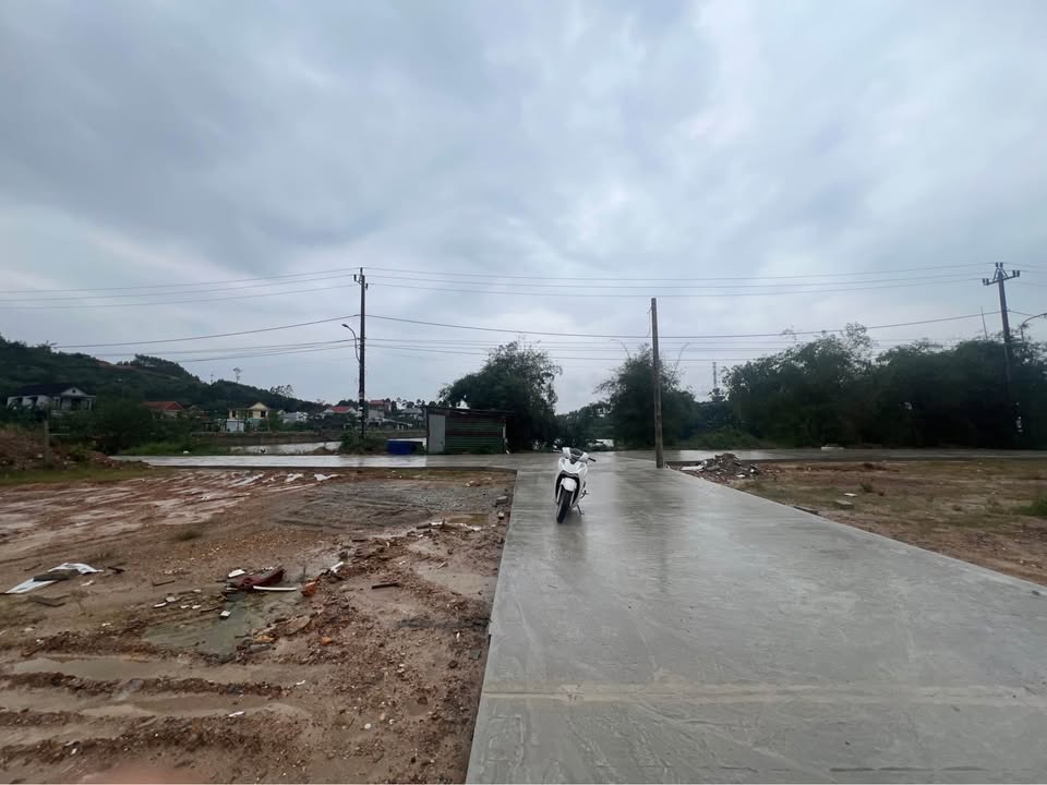 Đất nền Phùng Quán Hương Thủy 90m² giá 1.1 tỷ - View hồ sinh thái tuyệt đẹp!