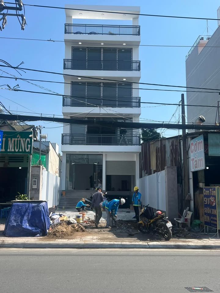 Cho thuê văn phòng mặt tiền đường Nguyễn Văn Tăng, quận 9 - Diện tích 259m², Giá 140 triệu/tháng