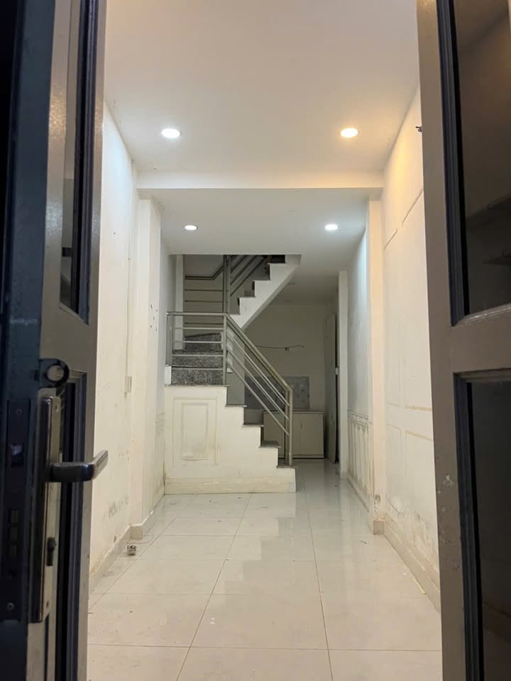 Nhà nguyên căn hẻm xe hơi Cống Quỳnh, Quận 1 - Giá 8 triệu/tháng, sẵn sàng vào ở!