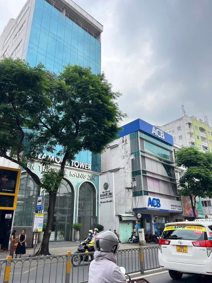 Bán tòa nhà mặt tiền Nguyễn Biểu, Quận 5 - Diện tích 338m², giá 260 tỷ - Đầu tư sinh lời cao!