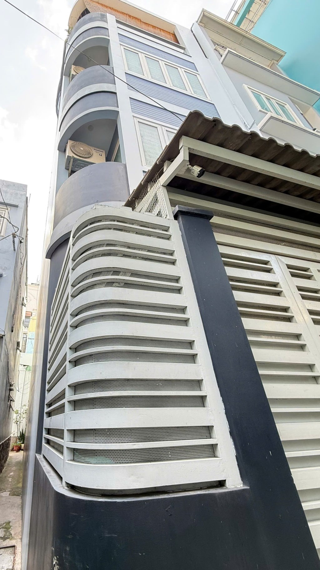 Nhà riêng góc Quận 3 211m² giá 11.5 tỷ - Thiết kế sang trọng, sẵn sàng vào ở!