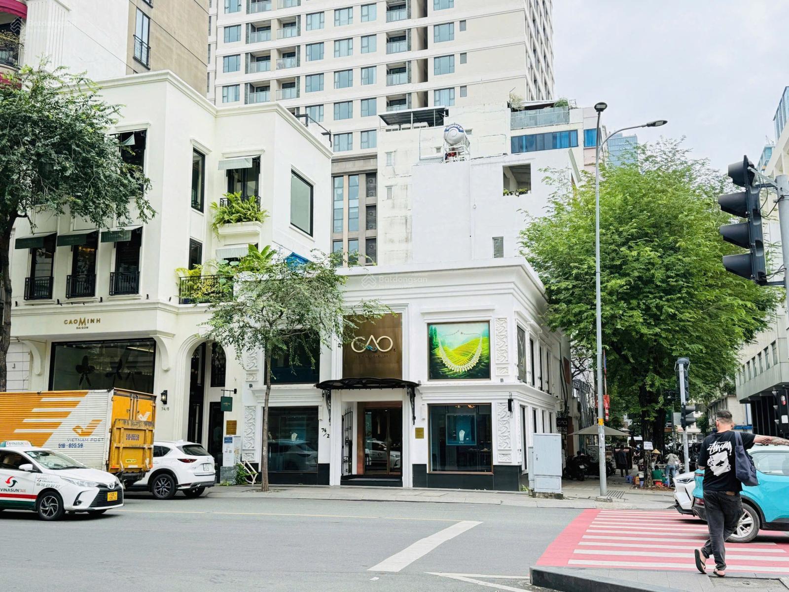 Cho thuê nhà góc 2MT 74 Hai Bà Trưng, Phường Bến Nghé, Quận 1, DT 285m², 500 triệu/tháng - Kinh doanh sầm uất!