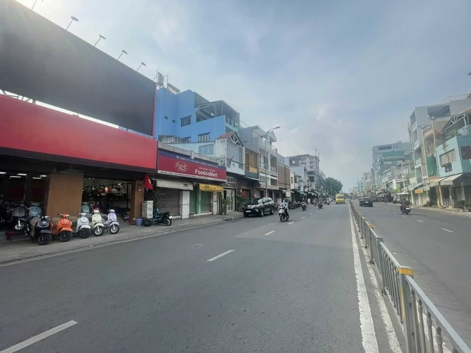 Mặt bằng cho thuê đường Nguyễn Thị Nhỏ, Quận 11, diện tích 240m² - Vị trí đắc địa, giá thương lượng!