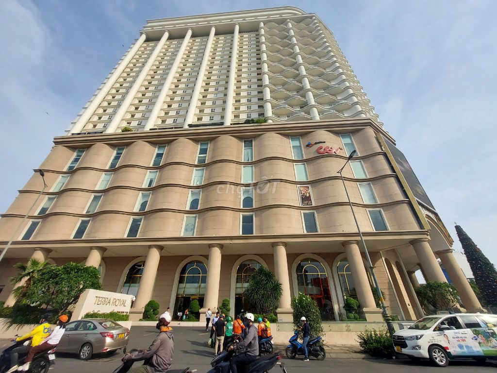 Nhà mặt tiền Huỳnh Văn Bánh - Lê Văn Sỹ 3000m² giá 180 triệu - Không gian thoáng đẹp, phù hợp kinh doanh!