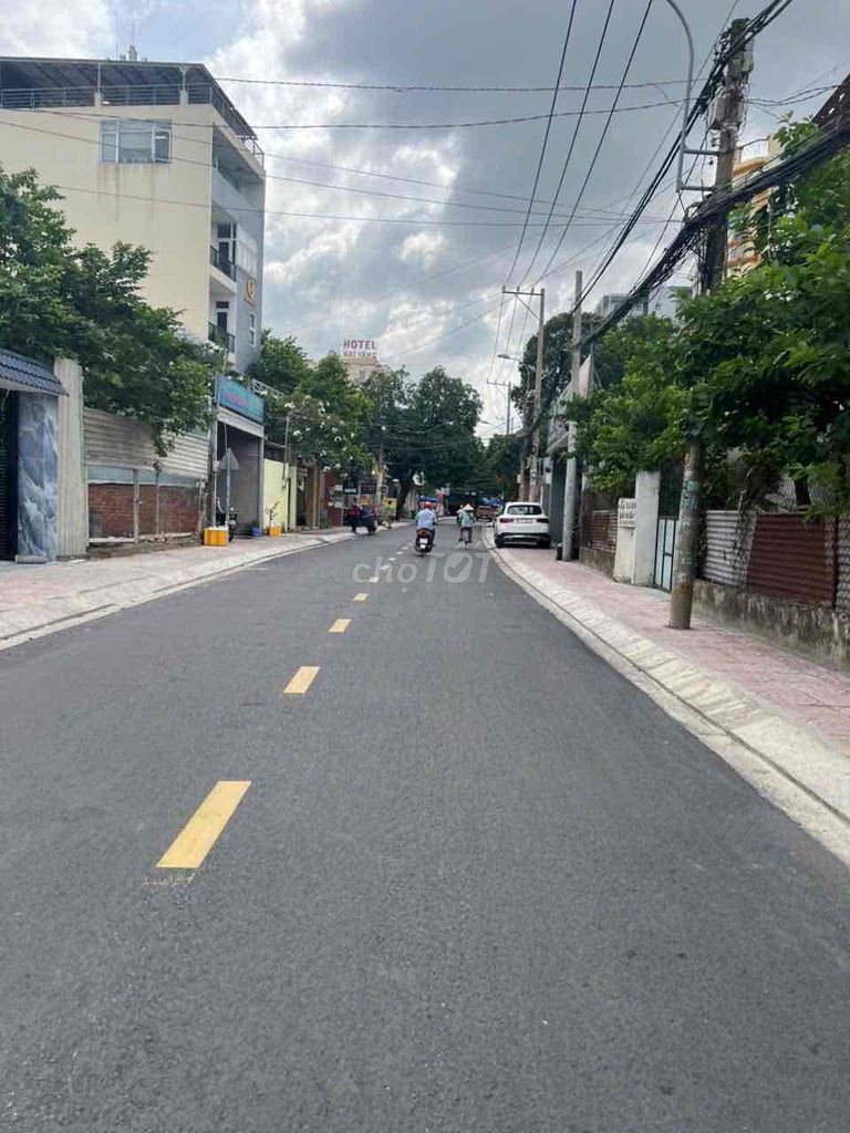 Nhà cho thuê tại Linh Trung, Thủ Đức 108m² - Sân ô tô rộng rãi, phù hợp cho gia đình và văn phòng!