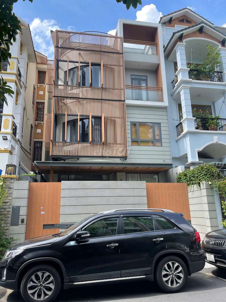 Nhà mặt tiền Hoa Đào, Quận Phú Nhuận 200m² - Thang máy, kinh doanh đa ngành