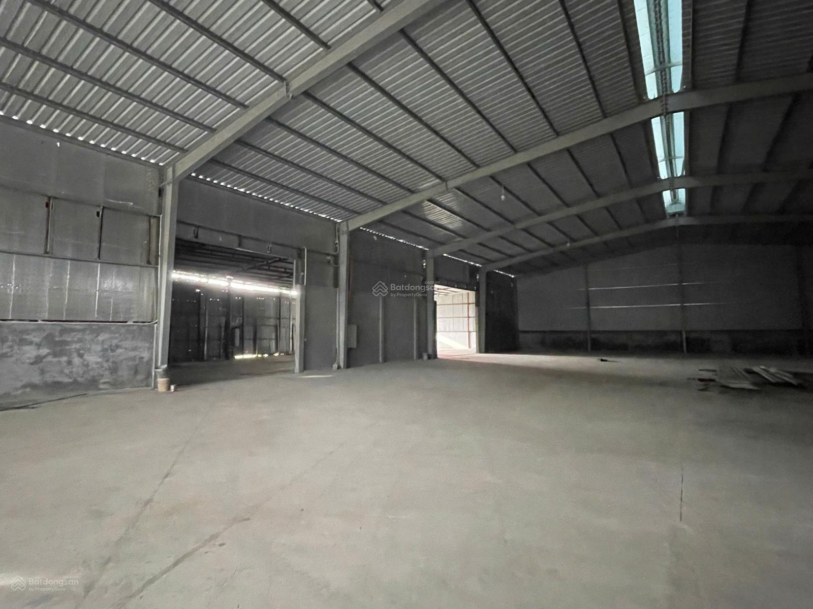 Cho thuê xưởng 2000m² tại Gia Lâm - Xe container ra vào thoải mái!
