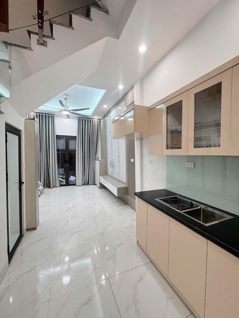 Bán nhà Đống Đa 27m² giá 5.8 tỷ - Vị trí trung tâm, tiện ích đầy đủ!
