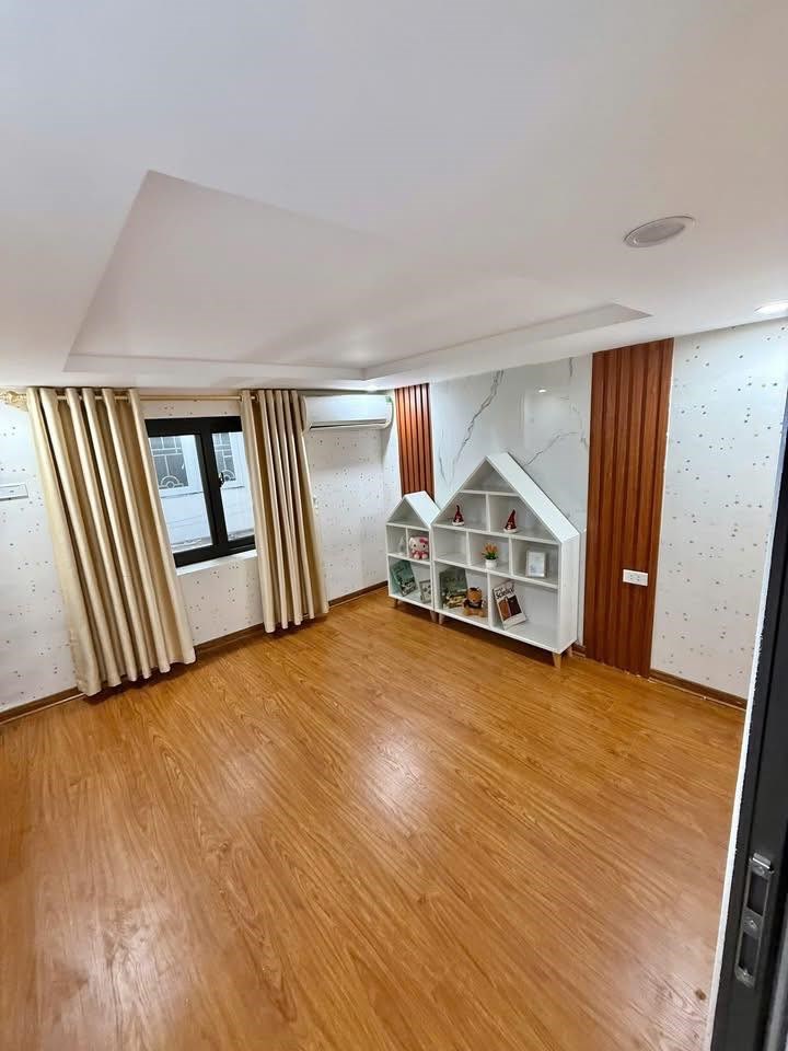 Nhà phố Đống Đa 23m² giá 5.8 tỷ - Ngõ rộng, gần ô tô, tặng nội thất!