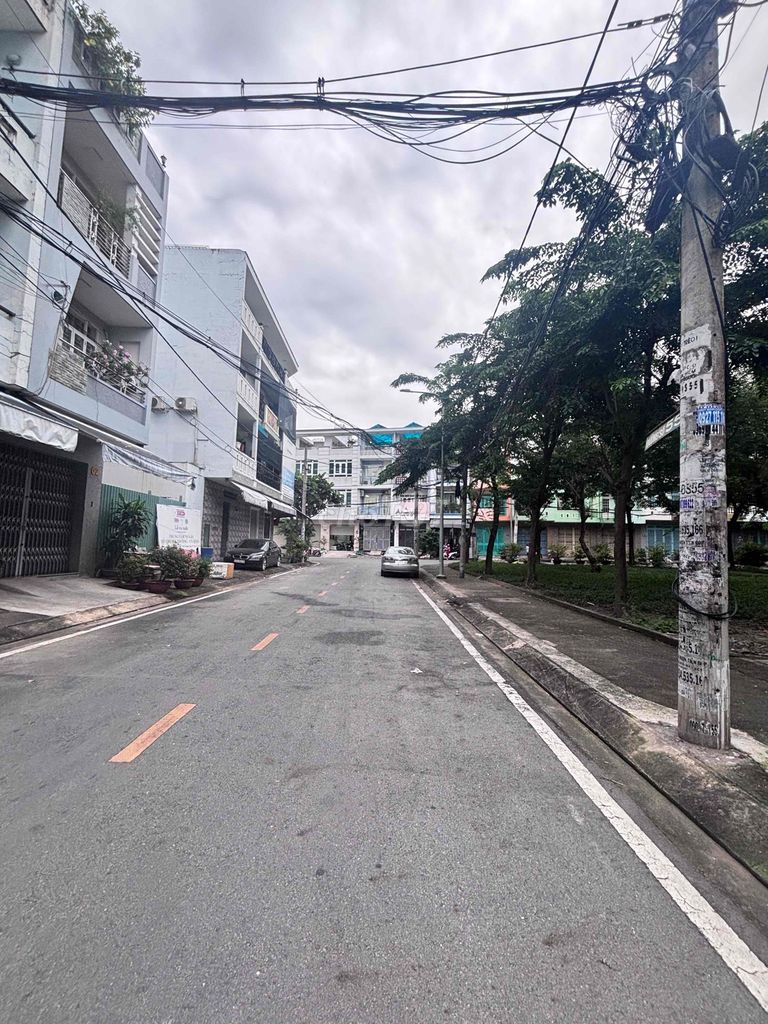 Bán nhà mặt tiền Bình Phú 64m² giá 9.3 tỷ - Gần công viên, khu dân trí cao!