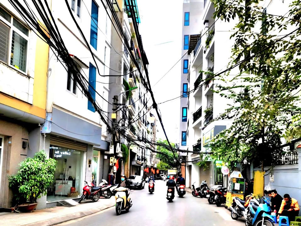 Tòa nhà dịch vụ 8 tầng An Dương 90m² giá 40 tỷ - Cơ hội đầu tư hấp dẫn!