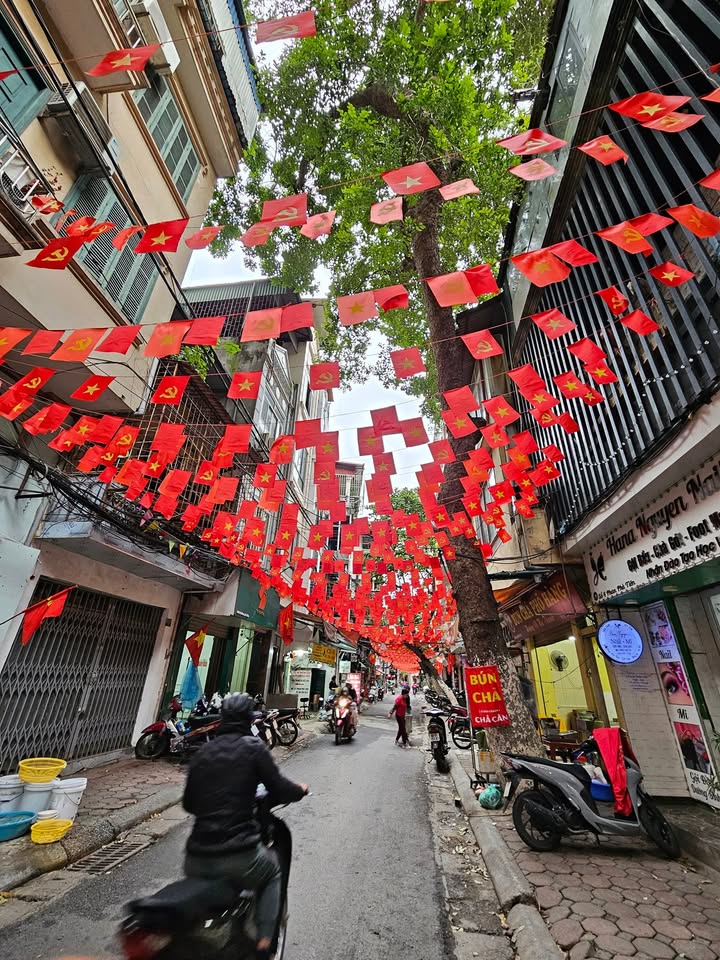 Nhà mặt phố cho thuê tại số 5 Phan Phù Tiên, quận Đống Đa, 5 tầng, giá 15 triệu/tháng - Cơ hội tốt cho kinh doanh!