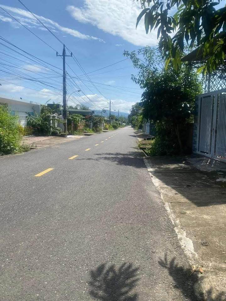 Đất thổ cư mặt tiền đường nhựa thôn 9 Đăk Cấm 200m² giá chỉ 800 triệu - Cơ hội đầu tư tuyệt vời!