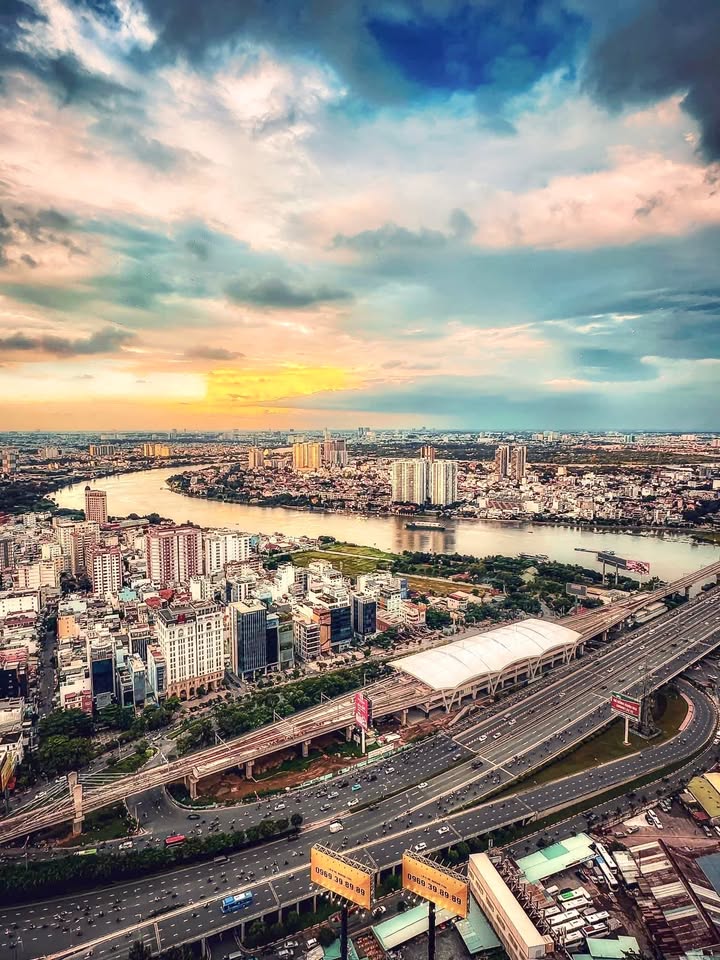 Căn hộ 4 phòng ngủ Vinhomes Central Park 150m² giá 25.8 tỷ - View Landmark 81 tuyệt đẹp!