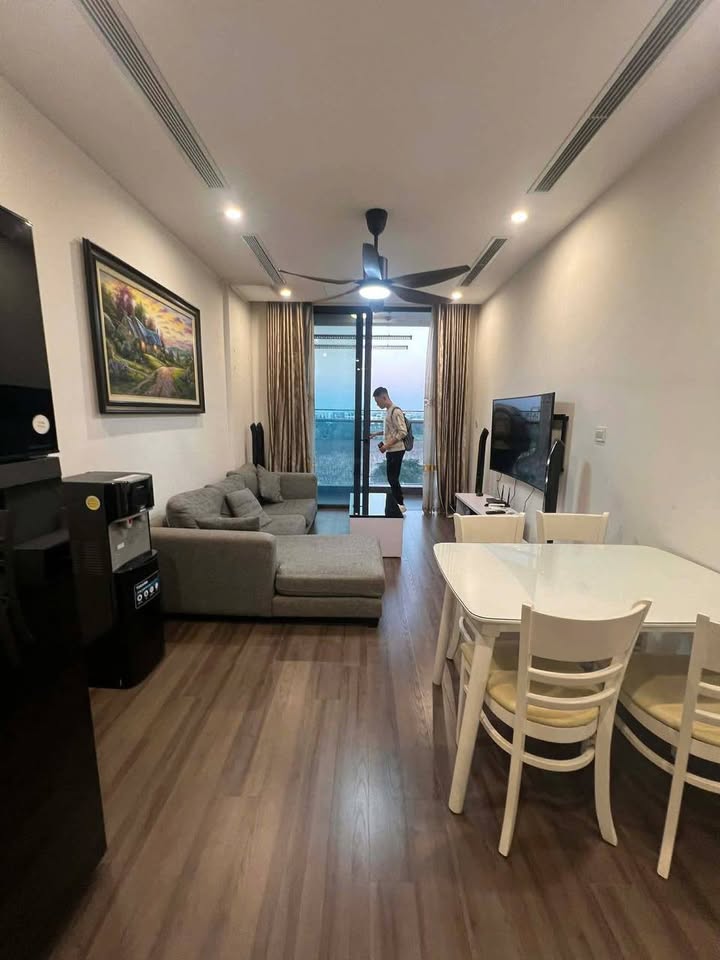 Căn hộ Vinhomes Symphony Long Biên 66m² giá 15 triệu - Nội thất full, view đầm sen!