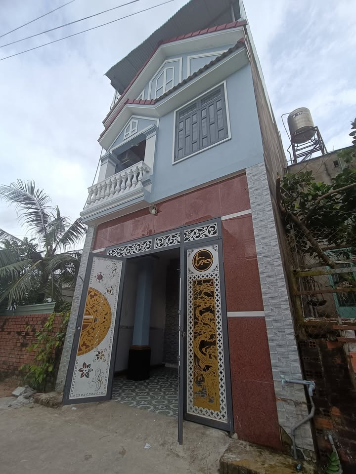 Nhà 1 trệt 2 lầu tại Trảng Dài, Biên Hòa 75m² giá 1.65 tỷ - Kiên cố, thoáng mát!