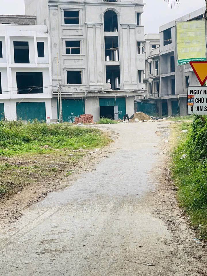 Bán nhà 2 tầng mới xây tại phố Lễ Môn, Quảng Phú - Giá chỉ 2.95 tỷ!