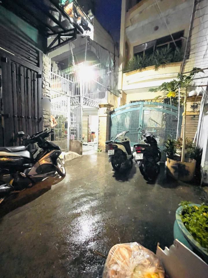 Nhà 2 tầng Đoàn Văn Bơ, quận 4, 37m² giá 3.5 tỷ - Không quy hoạch, chính chủ!