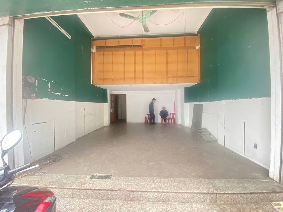 Nhà nguyên căn mặt phố Ngọc Lâm, Long Biên 65m² giá 60 triệu - Kinh doanh mọi loại hình!