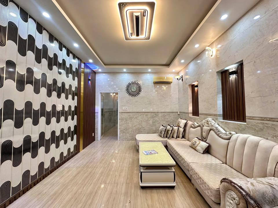 Nhà mặt tiền Lê Văn Phẩm, TP. Mỹ Tho 79m² giá 5.6 tỷ - Vị trí đắc địa, kinh doanh thuận lợi!