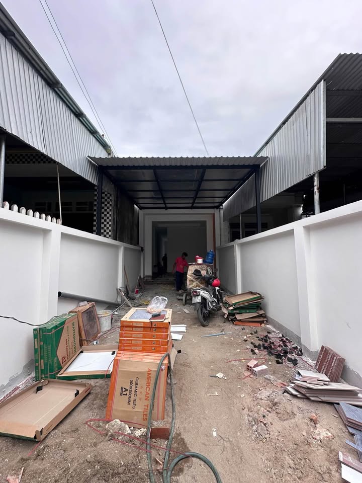 Nhà mới hoàn thiện hẻm Ngô Quyền, Tây Ninh 114m² giá 950 triệu - Khu dân cư đông đúc