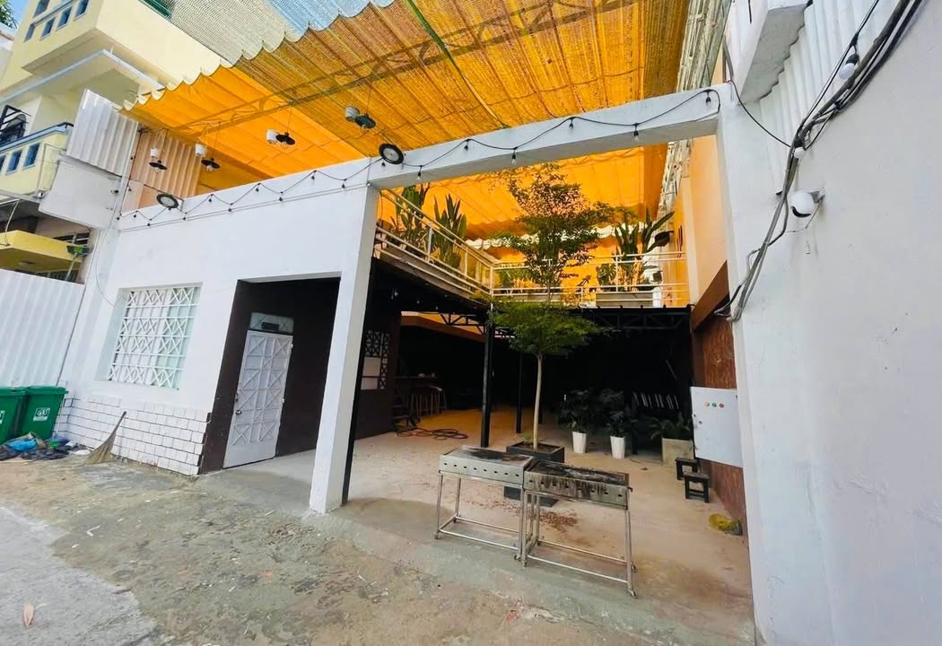 Nhà mặt tiền kinh doanh Nguyễn Xuân Ôn, Bình Thạnh 270m² - Giá thuê chỉ 35 triệu/tháng!
