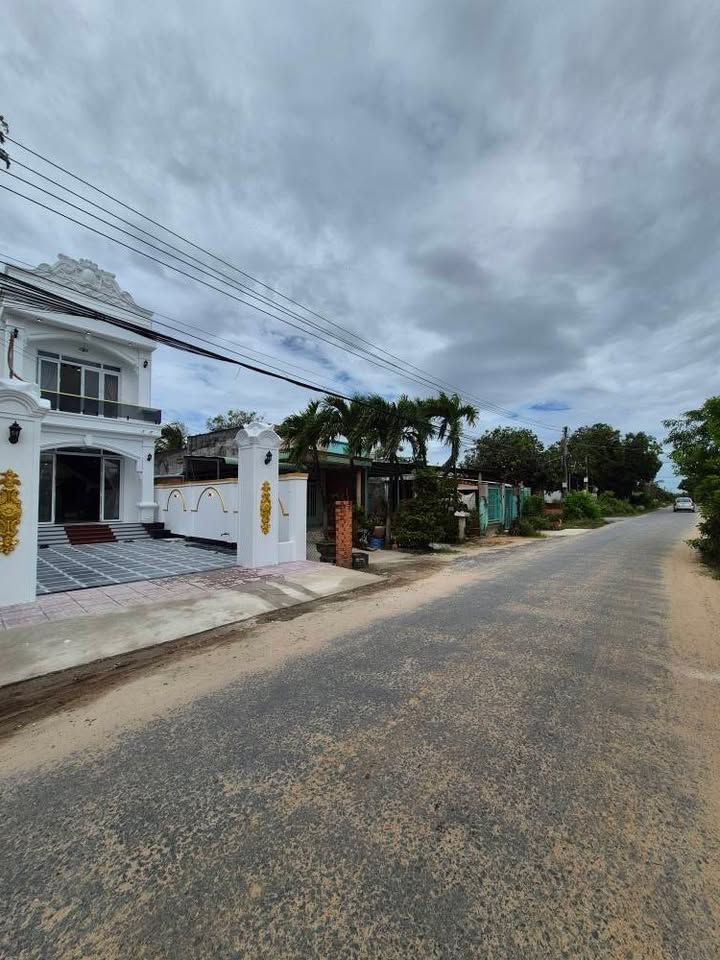 Nhà 1 Trệt 1 Lầu Ninh Phú 180m² giá 2.75 tỷ - Khu kinh doanh sầm uất!