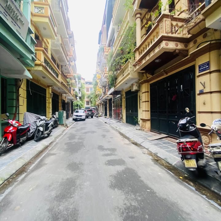 Nhà riêng KĐT Định Công 68.2m² giá 27.8 tỷ - Thiết kế 5 tầng thoáng mát, ô tô tránh