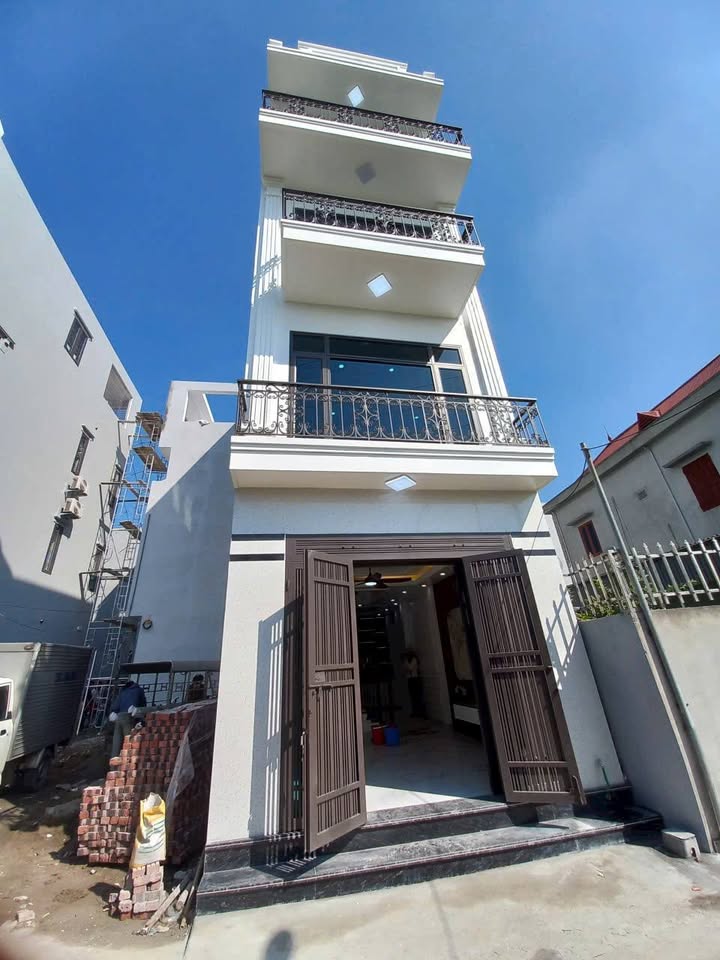 Nhà riêng 4 tầng đường Máng Nước 43m² giá 3 tỷ - Thiết kế hiện đại, ô tô vào tận nơi!