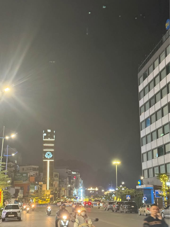 Căn hộ Hạ Long Center 104m² giá 3 tỷ - Nội thất sang trọng, vị trí đắc địa!