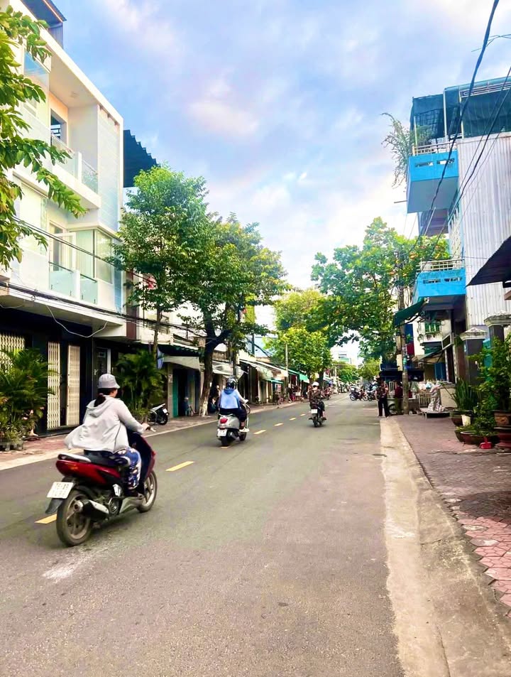 Nhà cấp 4 gác lửng MT kinh doanh Nguyễn Bá Loan, Quảng Ngãi 48m² - Vị trí đắc địa, giá chỉ 2.9 tỷ!