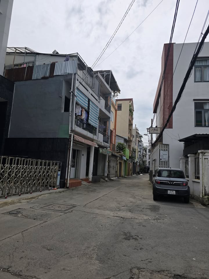 Nhà phố Lạc Long Quân Tân Bình 53.2m² giá 6 tỷ - Nhà 4 tầng thoáng mát, xe hơi đỗ cửa!