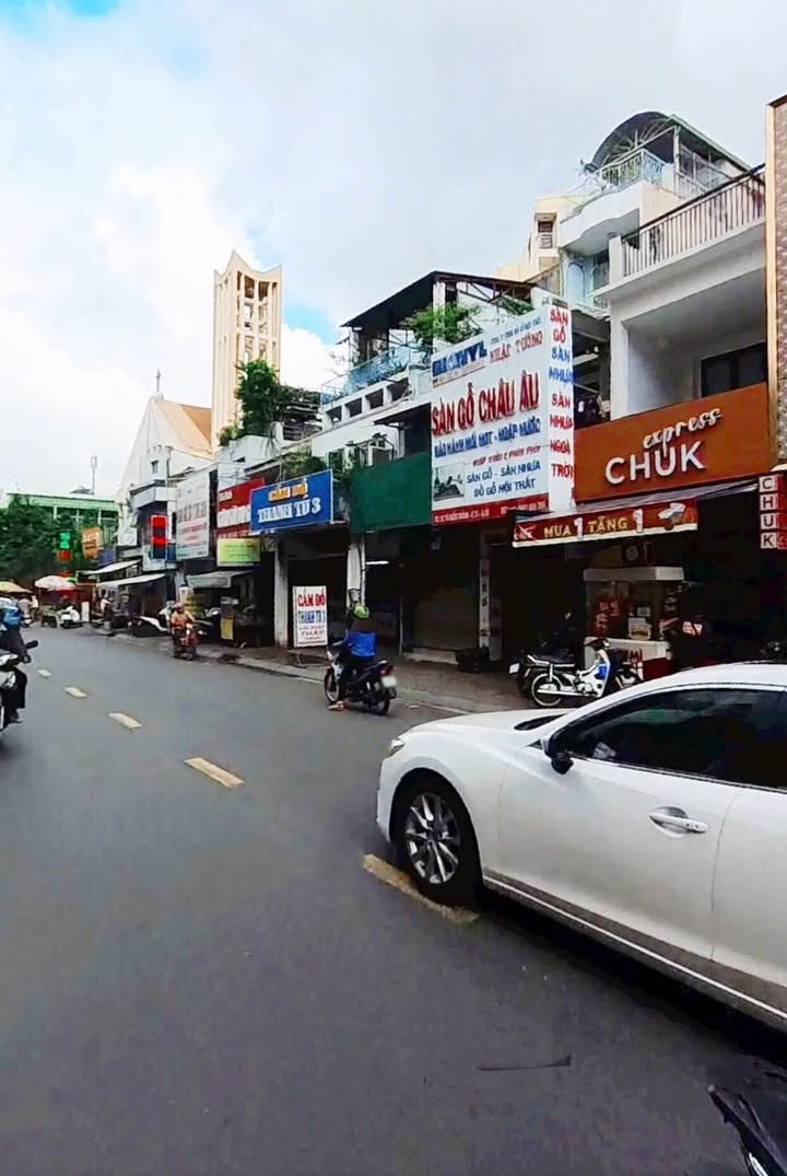 Nhà riêng Tô Hiến Thành Quận 10 67.5m² giá 7 tỷ - Hẻm xe hơi thông, gần trung tâm!