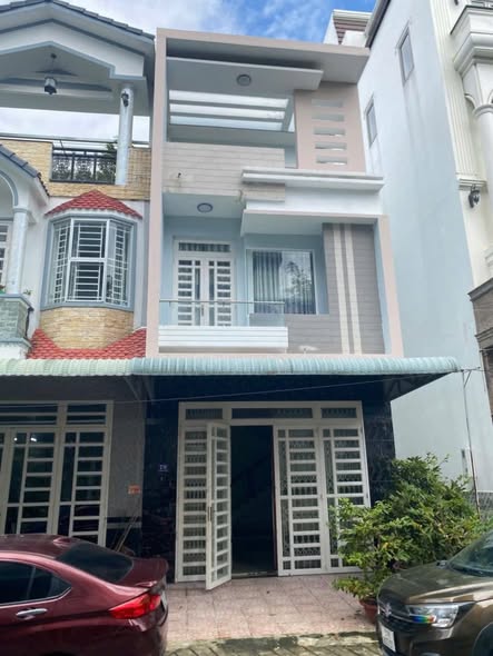 Nhà 3 tầng đường 8C2 KDC Hưng Phú 1 giá 4.6 tỷ - Pháp lý hoàn chỉnh!