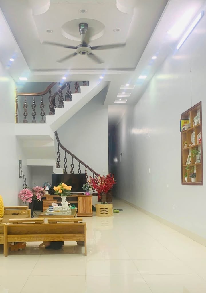 Nhà 2 tầng tum phường Minh Khai, Hà Giang 88m² giá 2 tỷ - Đường rộng ô tô tránh nhau