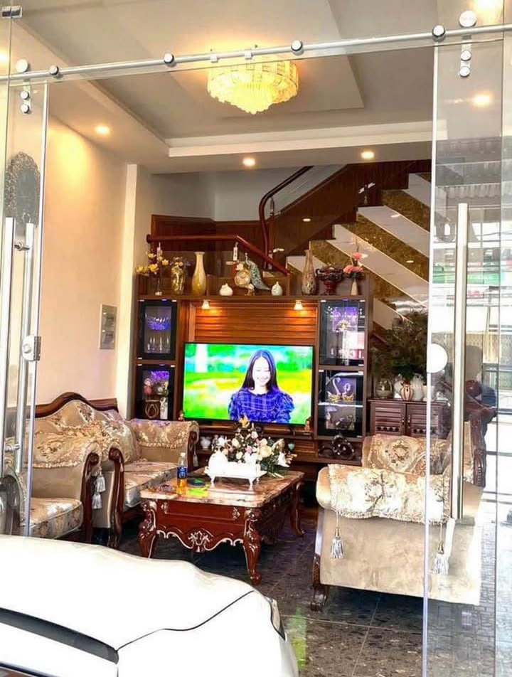 Khách sạn mặt tiền Ngô Quyền, Đà Lạt 92m² giá 15 tỷ - Kinh doanh sầm uất!