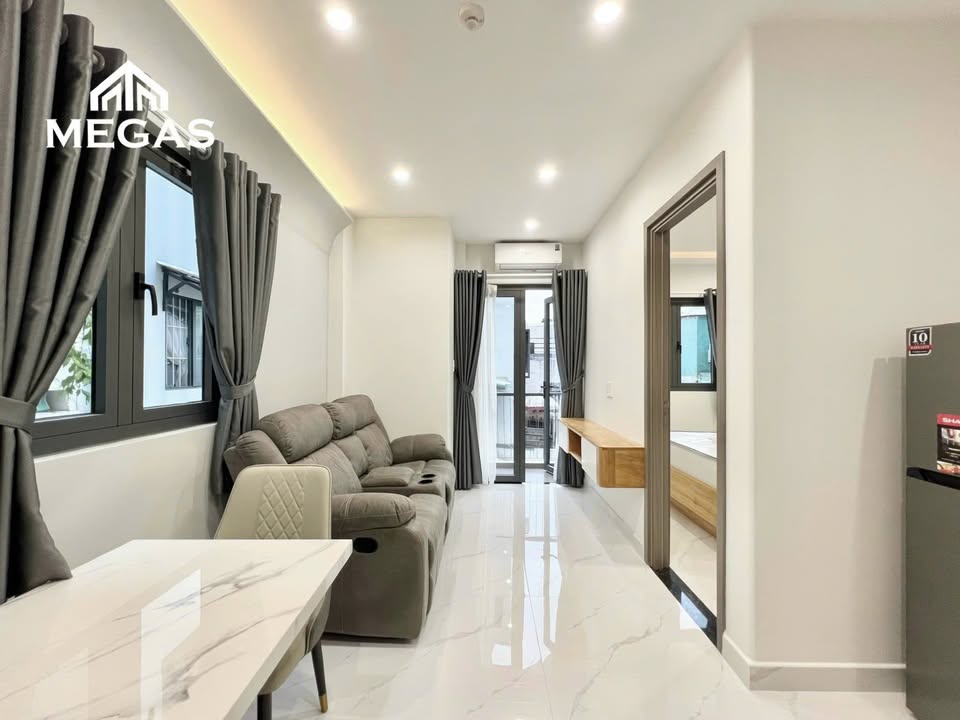 Căn hộ 1 phòng ngủ đường Đề Thám, Quận 1 - Thiết kế đẹp, ban công thoáng mát!