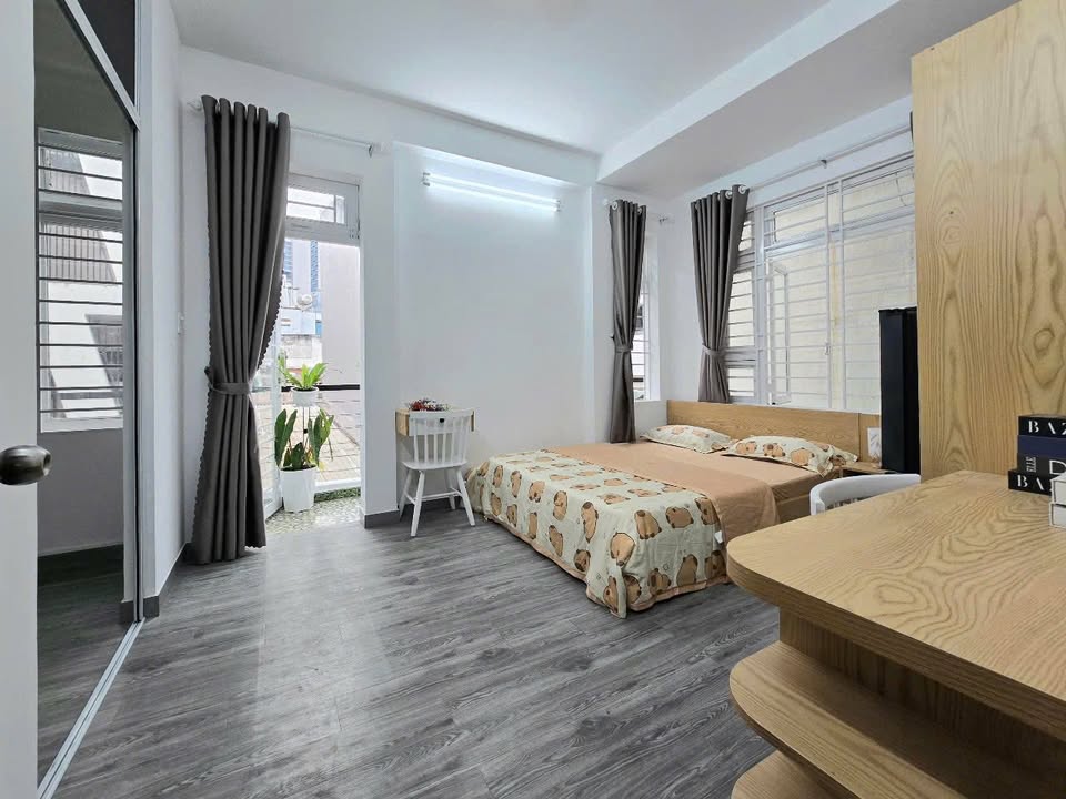 Căn hộ Quận 3 - Ban công thoáng mát, Full nội thất - Sẵn sàng vào ở!