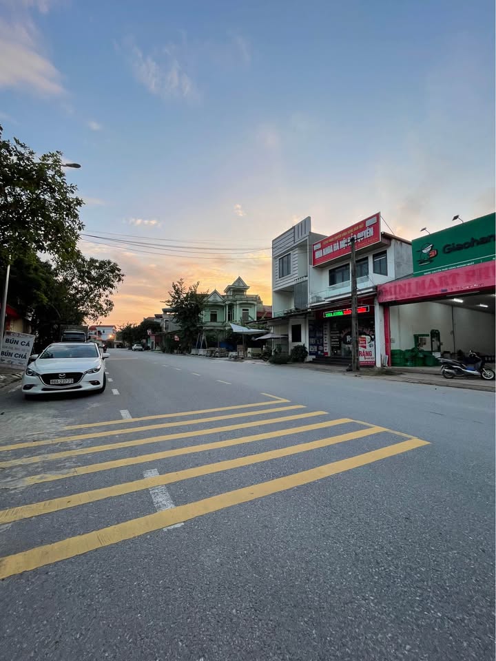 Nhà 2 tầng tại trung tâm thị trấn Tam Sơn 100m² chỉ 3 tỷ - Sẵn sàng vào ở!